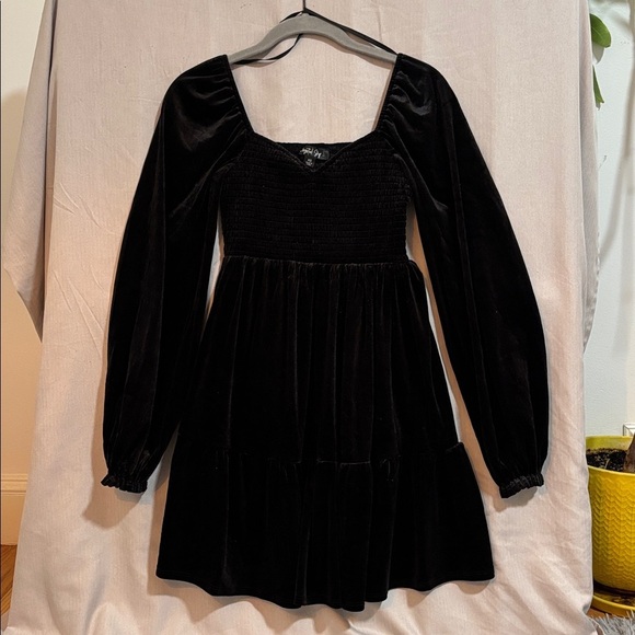 Crystal Sky Dresses & Skirts - Elegant Black Velvet Mini Dress